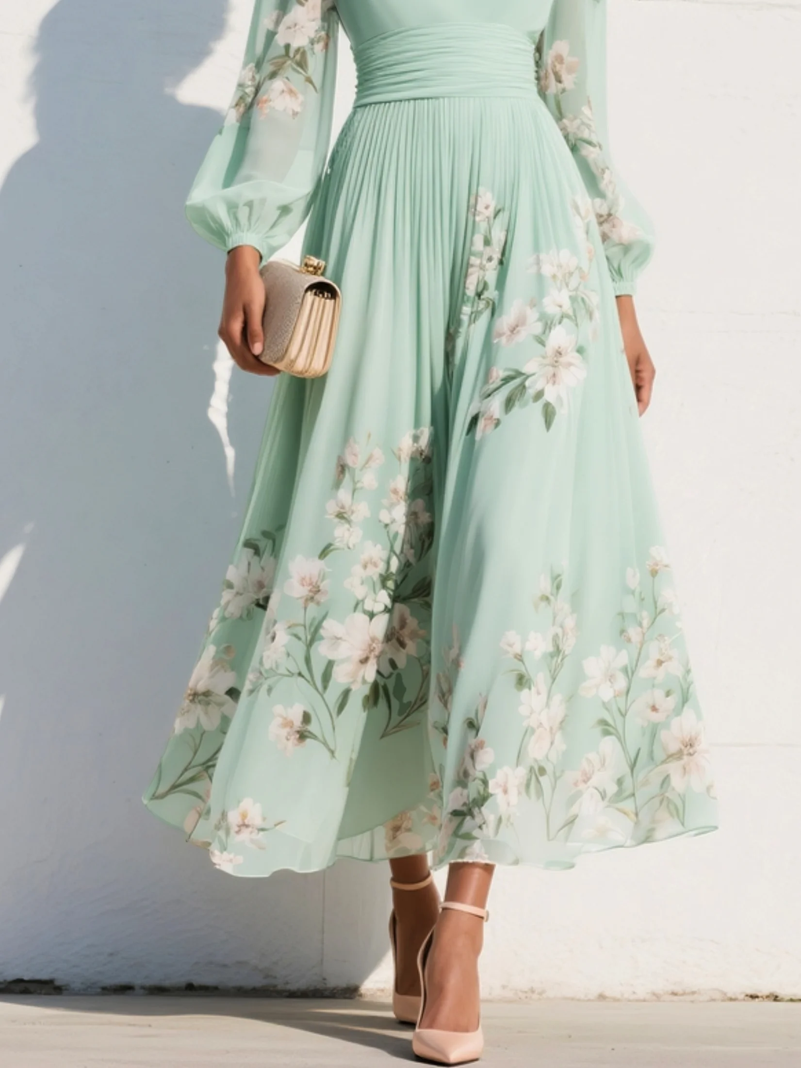 Светлозелена миди рокля с деколте тип "сърце" от шифон с цветя