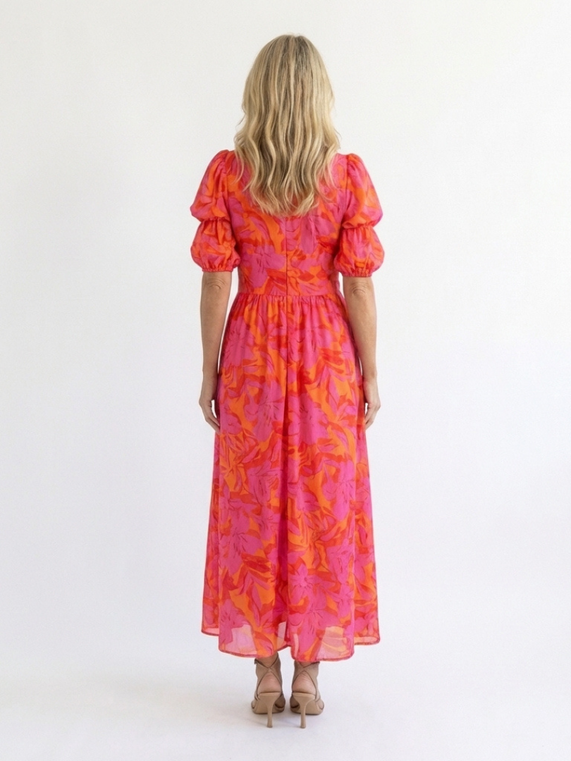 Върба | Цветна рокля с V-образно деколте и пъпи ръкави до средата на прасеца